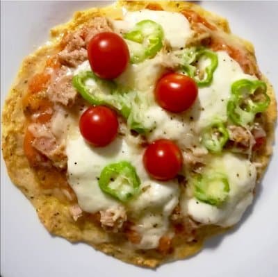 Base de pizza de pollo, al microondas. 