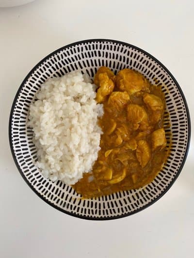 Pollo al curry con arroz 